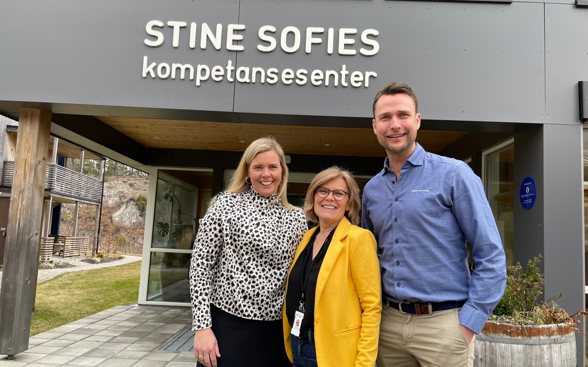 Ingvild Formo, Ada Sofie Austegard og Paal Jon Lo på Stine Sofie Senteret.