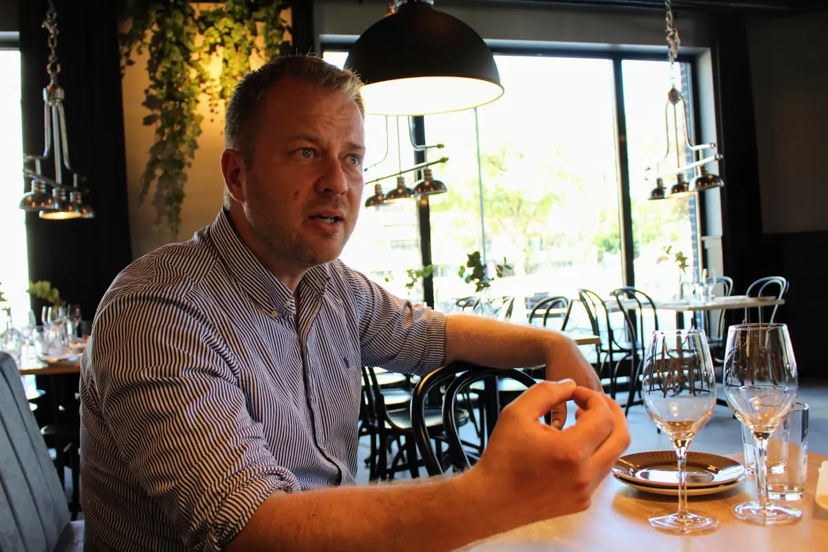 Eivind Lund, som har både Best Event, Thon hotel Norge og Thon Hotel Parken i porteføljen, forventer bedre støtteordninger fra regjeringen. 