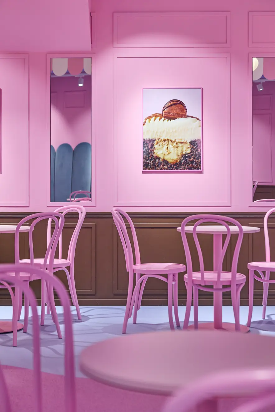 Soulcakes fikk nye lokaler levert av Cenco. Her brukte selskapet sin in-house interiørarkitekt, og leverte alt av materialer, møbler, farger og belysning. Et godt eksempel på at design og innredning henger sammen.