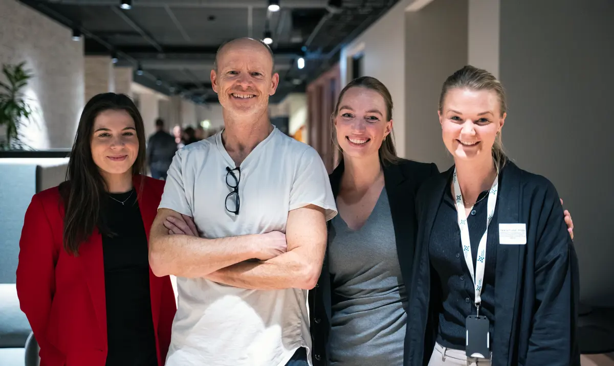 Fra ventre: Lotte Blom van der Male Holtskog (U40/Næringsforeningen), Harald Eia, Martine Holth Rønneseth og Helena Frustøl Andås (Næringsforeningen). (Foto: Henrik Kyte Assmann)