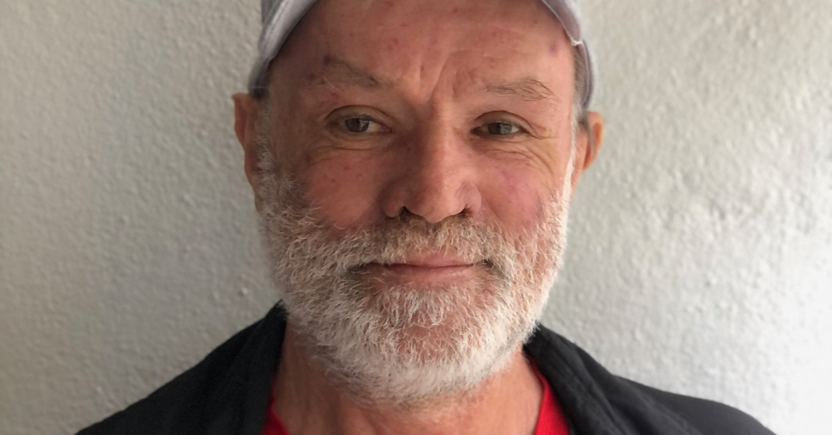 Lars gleder seg til å selge Gatemagasinet MOT i Vågsbygd.