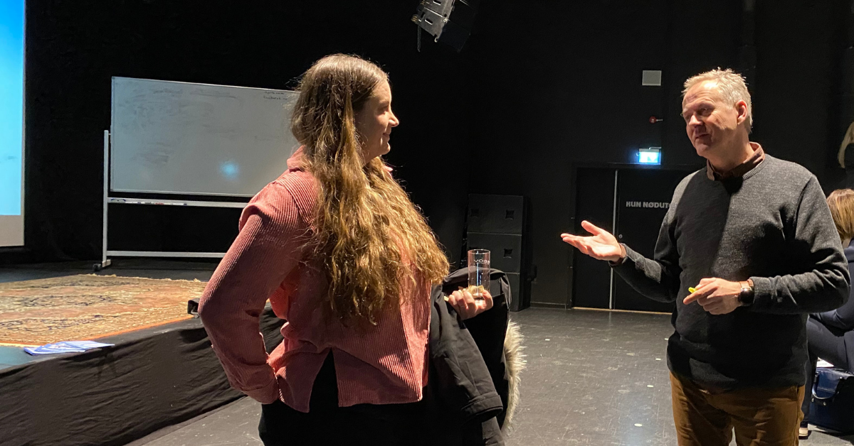 Elin Josefin Bergqvist fra IKEA Sørlandet og Ole Iacob Norman fra Berg Hansen midt i en avstandsprat. 