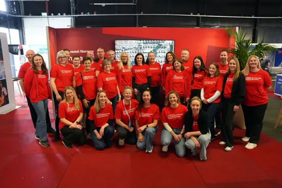 Tar med ledige stillinger til Nederland