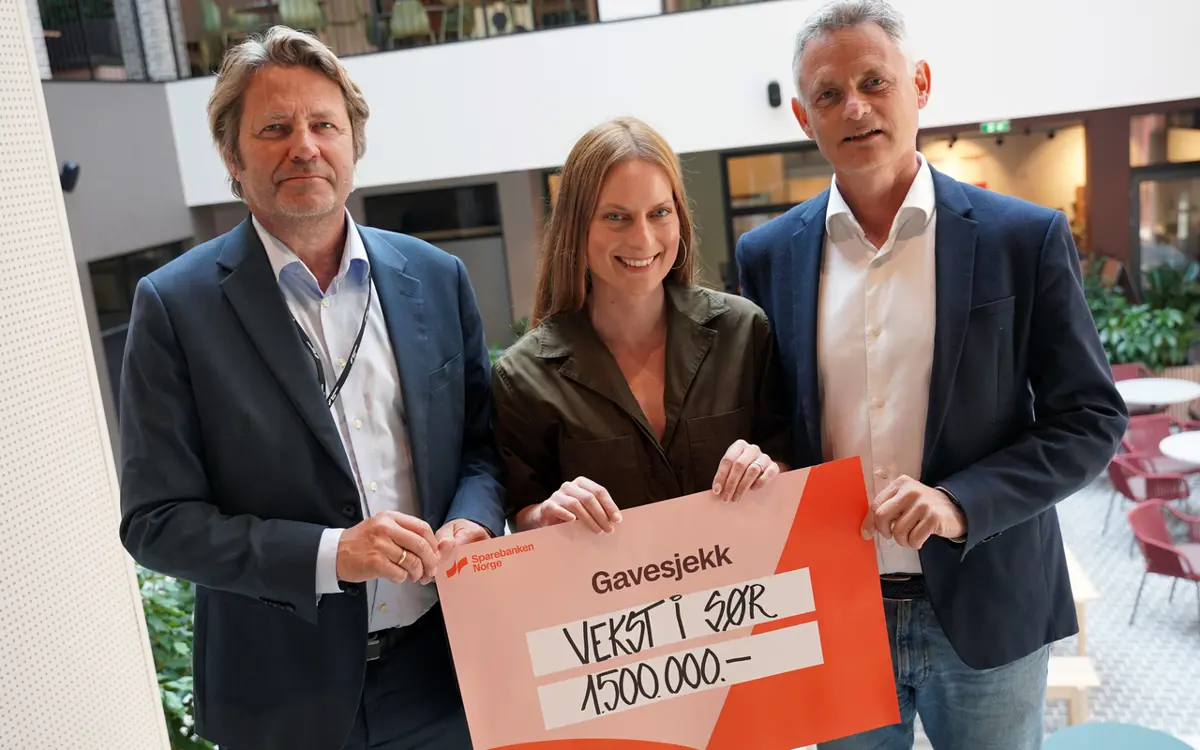 Fra venstre: Gunnar Thomassen (Konserndirektør for bedriftsmarked Sør og landsdelsdirektør i Sparebanken Norge), Susanne Lende og Trond Backer (Vekst i Sør). 