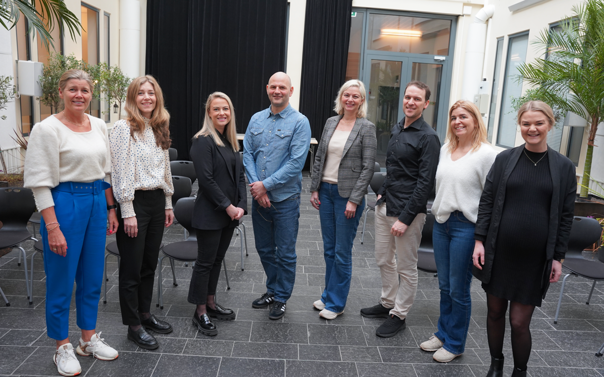Ressursgruppen Flere i arbeid har bidratt til å utvikle Bedriftspakken. Fra venstre: Lene Merethe Liodden (MIL og NEW), Hege Gabrielsen (PwC) Anna Kristine Ravnaas (Næringsforeningen), Jan Berhus (Brandsdal Group), Randi Granvold (Advokatfirma Tofte), Rolf Michaelsen (Qualified Professionals), Tina Sødal (Arkivet) og Helena Frustøl Andås (Næringsforeningen). I tillegg er Hege Nilsen (Varodd Arbeid og inkludering), Kristin Frigstad (Clarion Hotel Ernst) og Trond Bjorvand (Bitpro) med i ressursgruppen. 