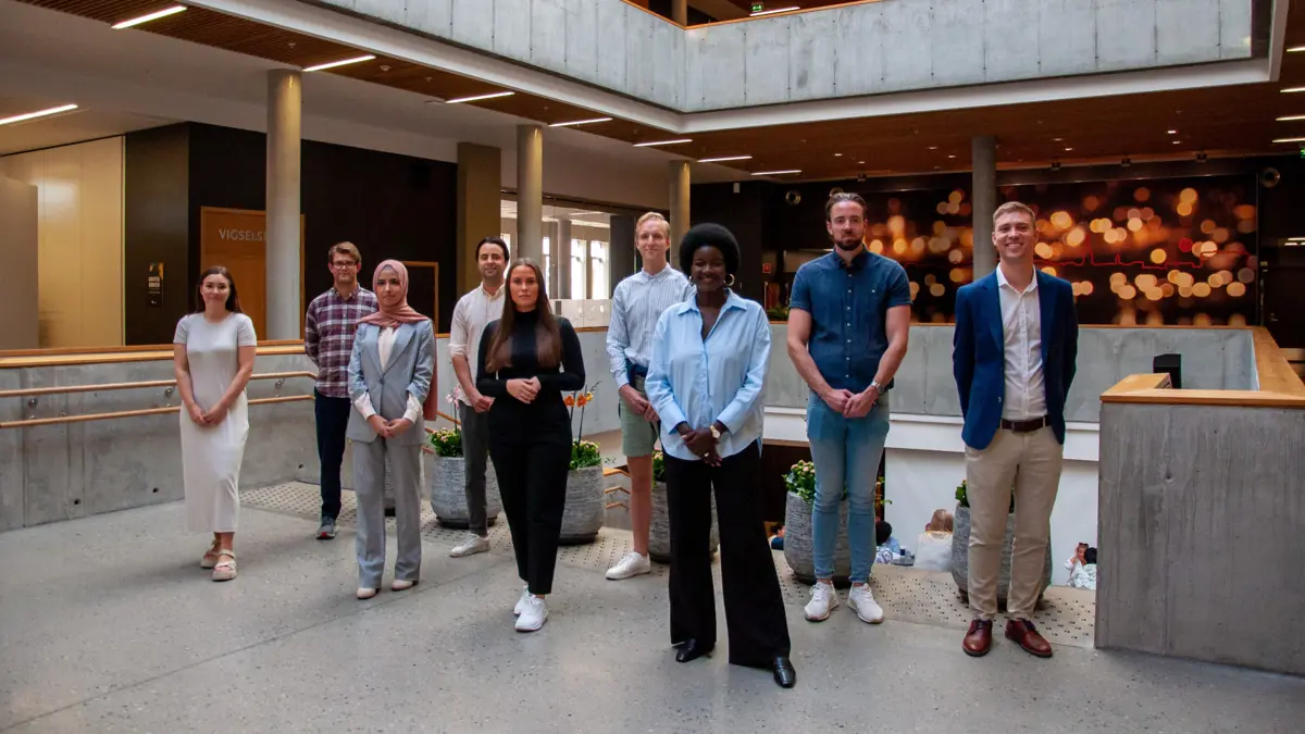 Fra venstre: Christina Engedal, Peter Sveipe Fagan, Rand Albaidaq, Ruben Pedersen, Sanne Jordan, Morten Fronth, Tessy Caroline Bønsnæs, Fredrik Flaten og Bendik Høye.