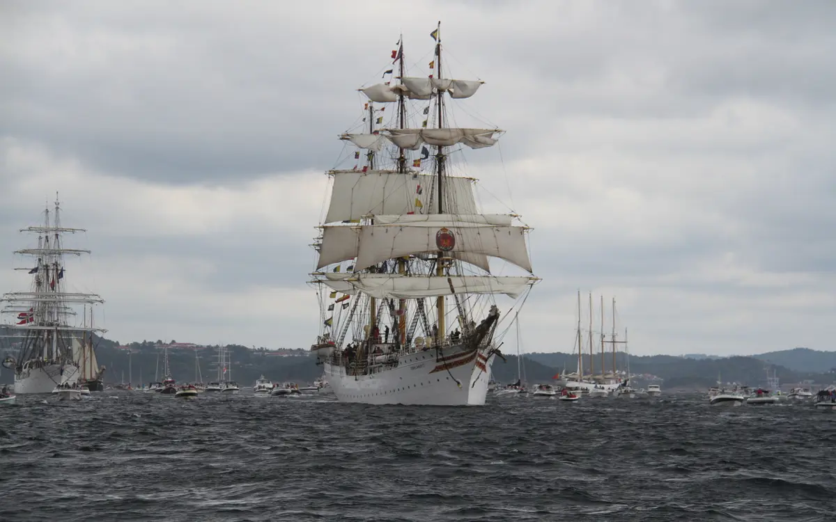 Fullriggeren Sørlandet og 78 andre skuter var med på Tall Ships Races i 2015.