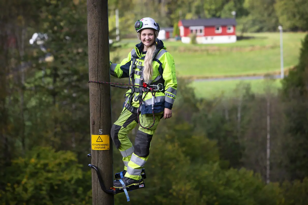 Jobben som energimontør i OneCo Elektro har gjort Tanja Jensen vant til høyder.