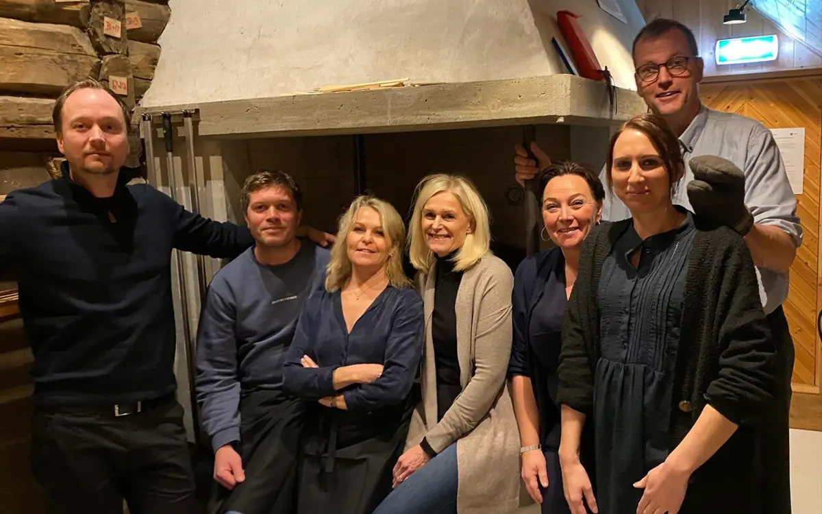  De ansatte: Fra venstre Stian Haustreis, Kyrre Kjær, daglig leder Åse Michaelsen, Lisbeth A. Eriksen, Hege Skomedal, Anette l. Pedersen og Anders Sevaldson.