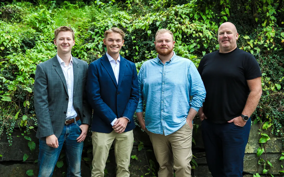 Finalistene i Bærekraftig forretningsidé-konkurranse 2025. Fra venstre: Oscar Hulsbeek og Jakob Thygesen Saur (Neuroflex Robotics), Benjamin Løchen (Stellai) og Tor Oskar Wilhelmsen (Reviver). Foto: Kristiansand kommune