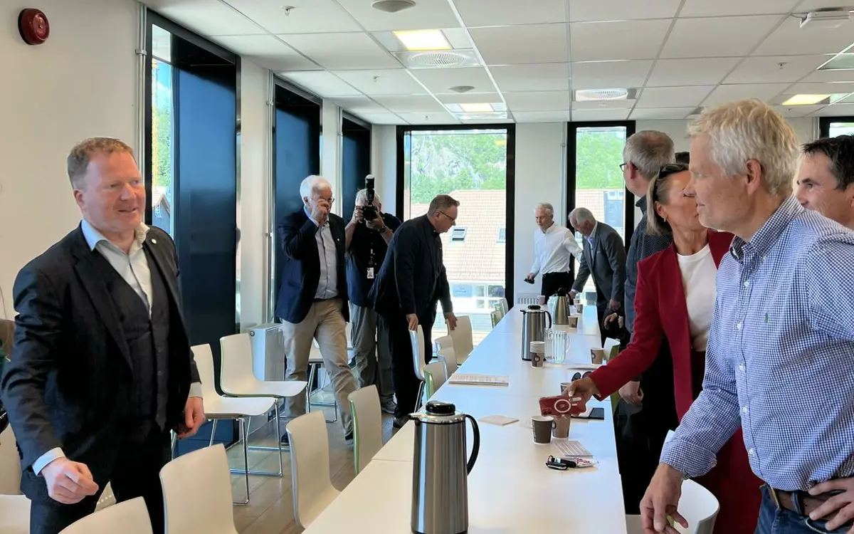 Kommunalminister Sigbjørn Gjelsvik i dialogmøte med næringslivet i 20. juni. Statsråden gav tydelige signaler om at næringslivet skal bli lyttet til i den videre prosessen.