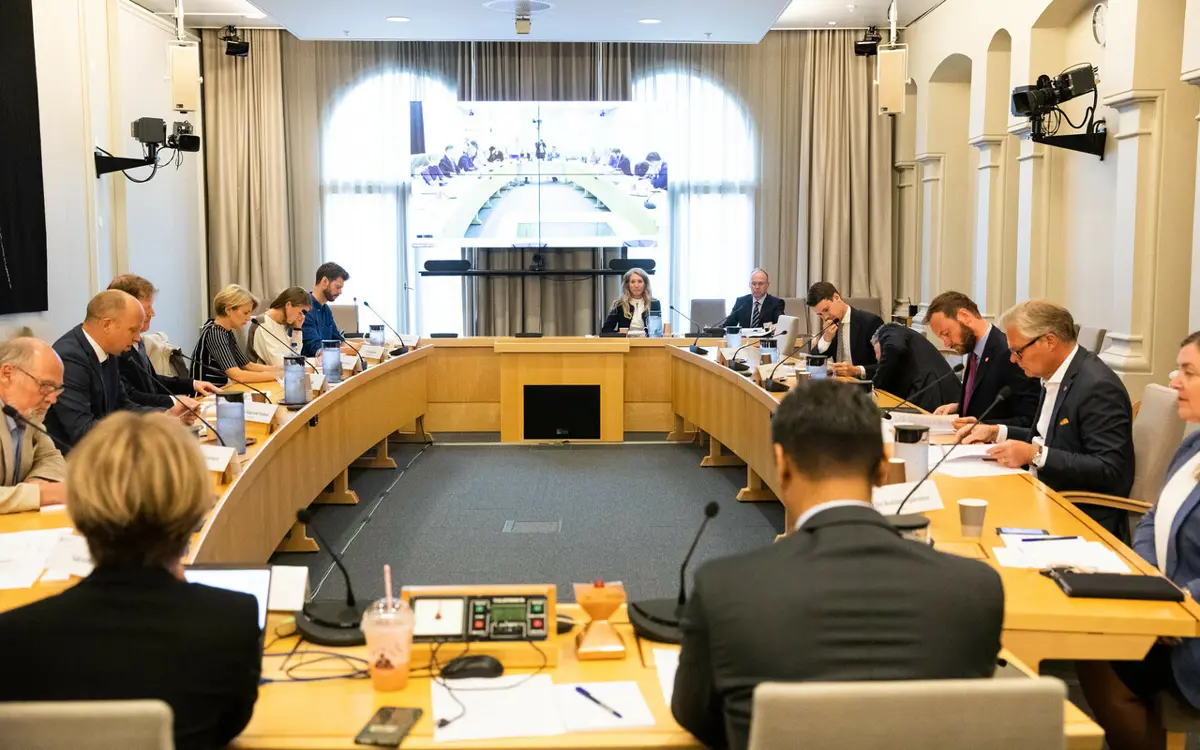 Næringsforeningene i Kristiansand og Stavanger har sendt nye innspill til finanskomiteen om «strømpakken» som ble fremmet for Stortinget 30. september. Foto: Stortinget.no