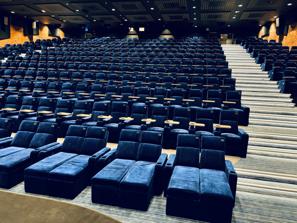 Vil ha næringslivet til kinoen