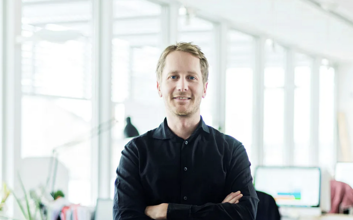 Jørgen Tycho fra Oslotre gjester konferansen for å snakke om blant annet HasleTre. Dette er Norges første demonterbare og ombrukbare kontorbygg i tre som har vunnet flere prestisjetunge priser internasjonalt. Signe Fuglesteg Luksengard/Oslotre