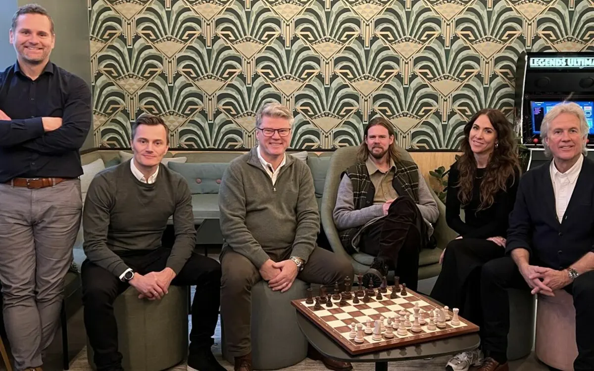 Fra venstre: Gisle Stavland, co-founder i Egde, Geir Allan Hove, co-gründer og konsernsjef i NOVA, Jøran Bøch, co-gründer og daglig leder i Egde, Magne Ilsaas, gründer og daglig leder i Dekode, Hillevi Røstad, byråleder i Dekode og Tor Malmø, styreleder i NOVA.
