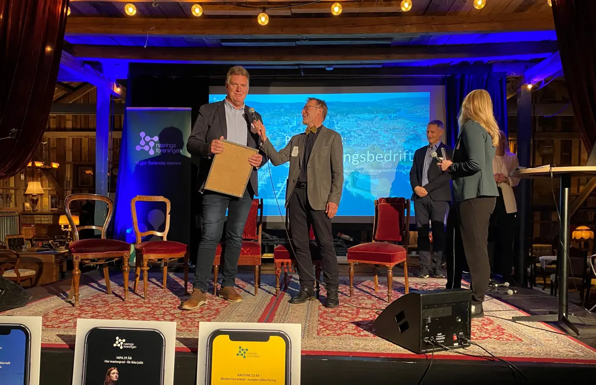 Kjetil Hodne og hans bedrift Geheb ble tildelt Inkluderingsprisen for sitt arbeid. Prisen ble delt ut av Håkon Reiersølmoen fra Varodd og Vibeke Hasselø fra Avigo.