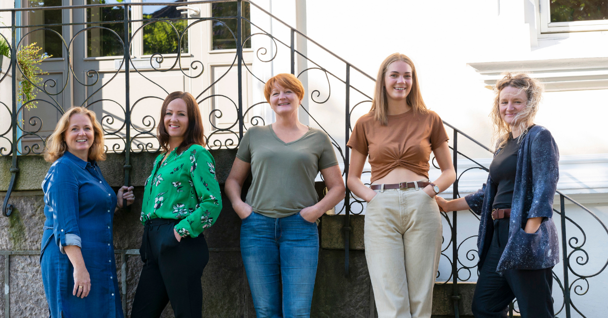 Fra venstre: Jane May Dragvik, Nina Søftestad, Turid Svalland Booth, Ragnhild Pedersen og<br />
Mona Blom