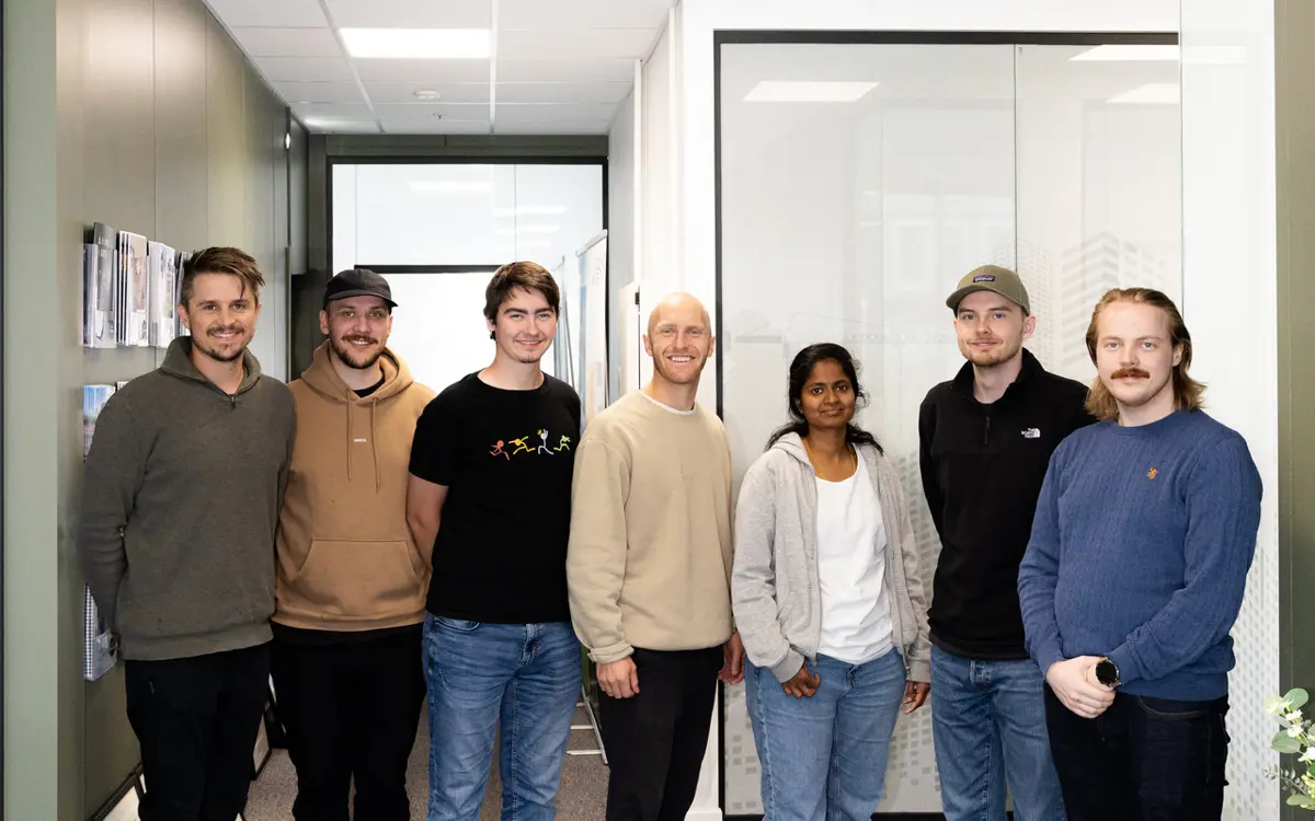 I takt med selskapets vekst har Vizbo også hentet inn flere ansatte. Siste tilskudd til teamet er Ådne Buraas (t.h). Foto: Vizbo.