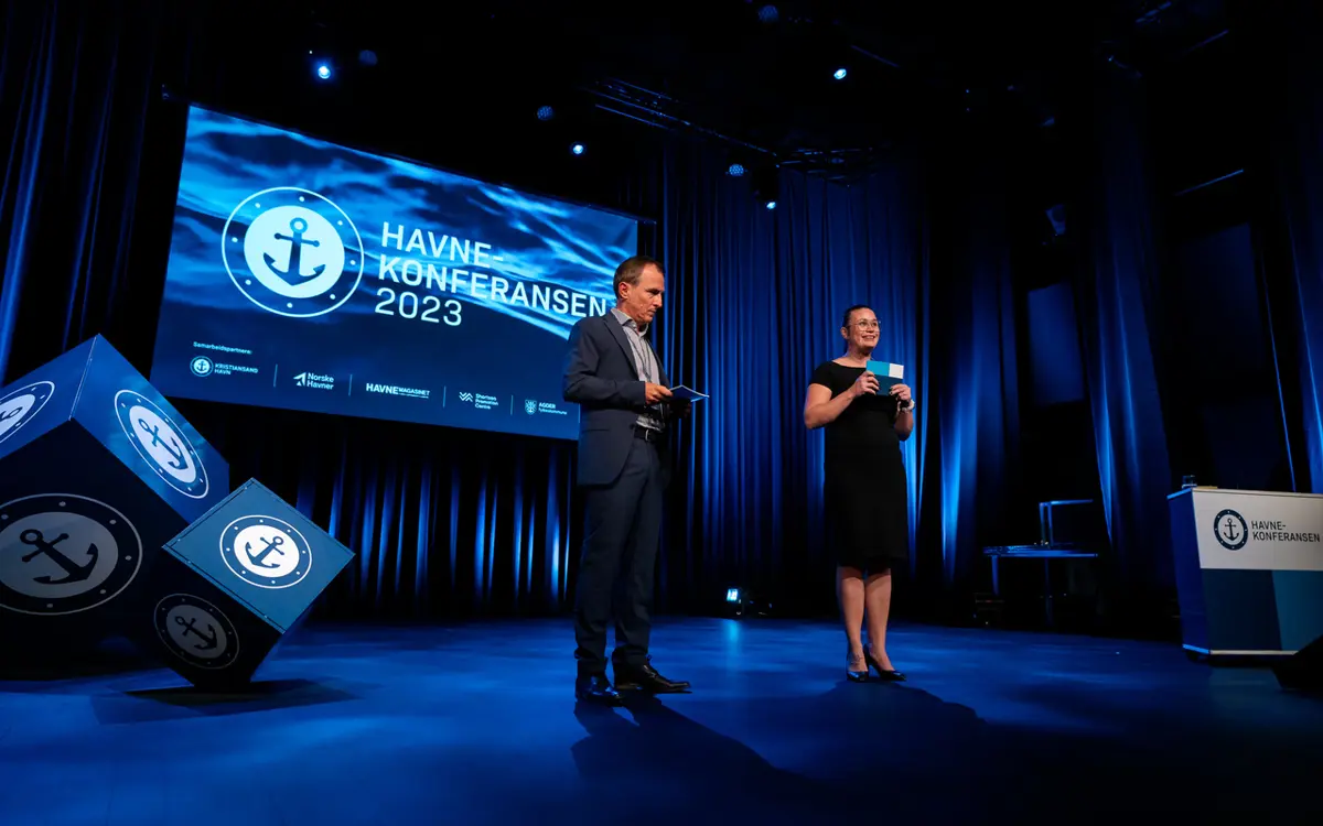 Neste uke braker det løs med ny utgave av Havnekonferansen. Her fra fjorårets gjennomføring med havnesjef Atle Johannessen og Isabelle-Louise Aabel, kommunikasjonssjef i Kristiansand havn.  