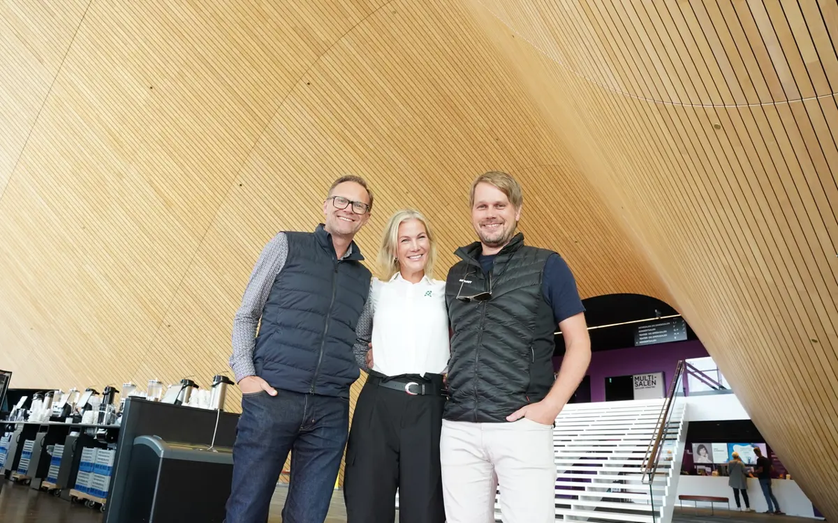 Denne uken var arrangementsteamet i Kilden for å spikre de siste detaljene i forkant av 175-årsjubileet: Arrangementsleder i Næringsforeningen Ingrid Sundli Høibo med Dag Tynes (t.v) og Eirik Kvia i D3. 