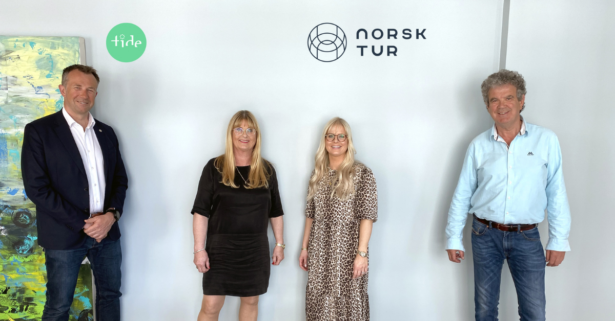 På bilde fra venstre: Konsernsjef i Tide, Roger Harkestad<br />
<br />
Gründer og daglig leder i Norsk Tur, Sissel Nordhagen,<br />
<br />
assisterende daglig leder i Norsk Tur, Stina Iglebæk,<br />
<br />
Leder avdeling Bergen i Norsk Tur, Kjell Bjorøy