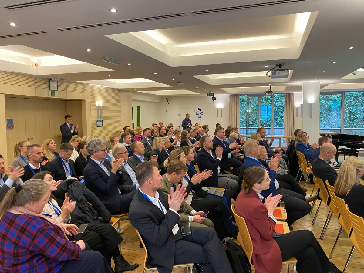 En stor delegasjon var til stede under åpningen av  Agder Europakontor i Brussel, torsdag. 