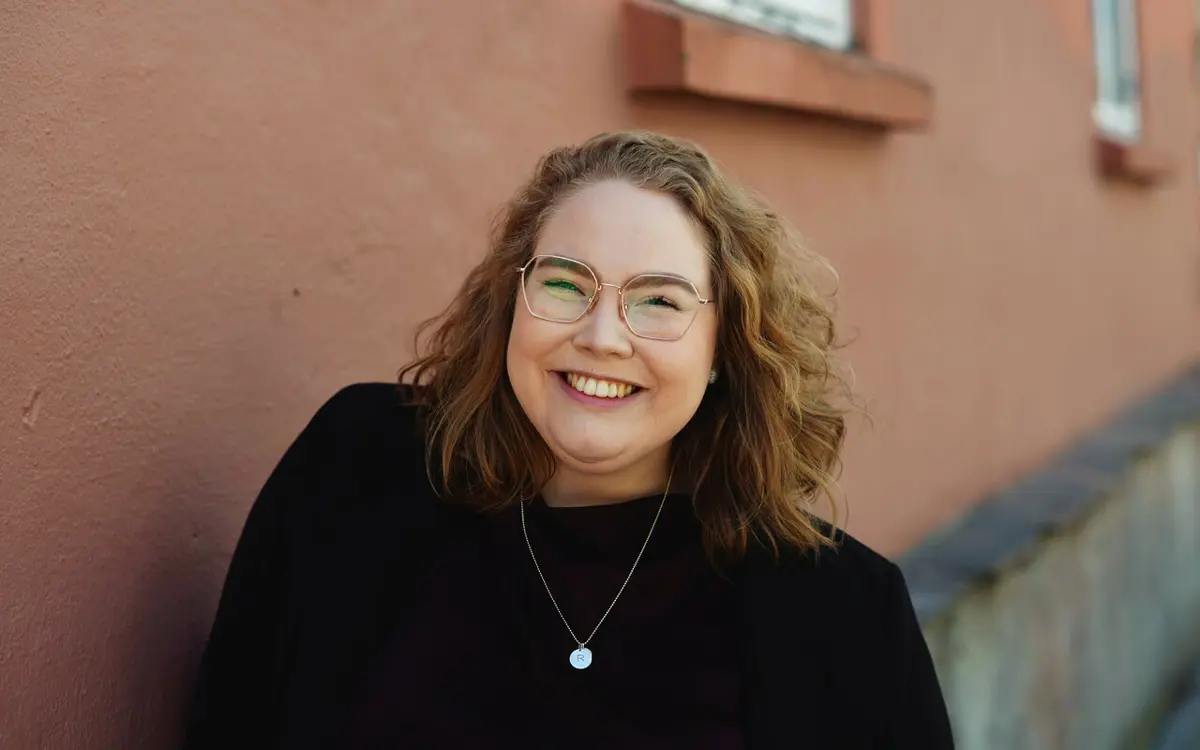 Rebekka Olsson Omslandseter fra Grimstad blir trukket frem som en av landets fremste tech-kvinner i 2024. (Foto: Privat)