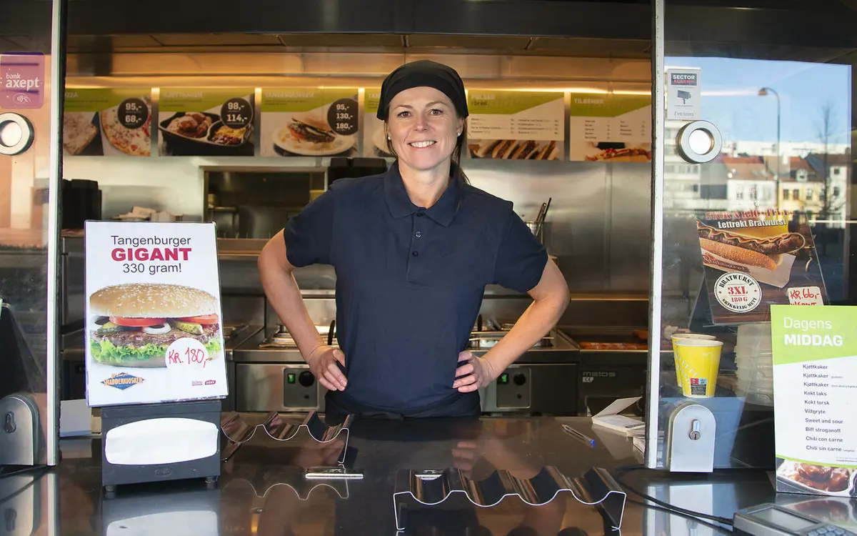 Sissel Pettersen har jobbet på Snadderkiosken hele livet, etter at hennes bestefar startet den.