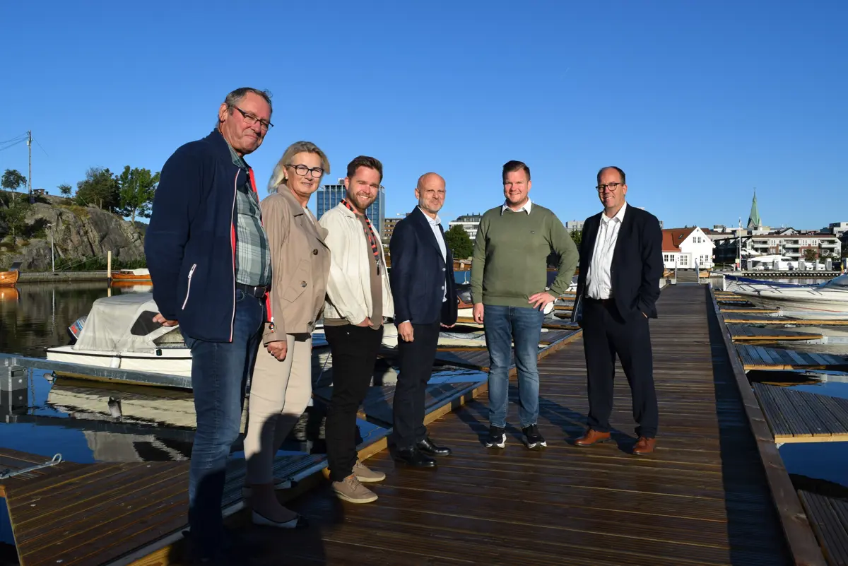 Fra signeringen (fra venstre): Runar Nykvist, Gro Eikeland, Vegard T. Torkelsen, Ivar Bergsmo, Rune André Frustøl og John Olsen.
