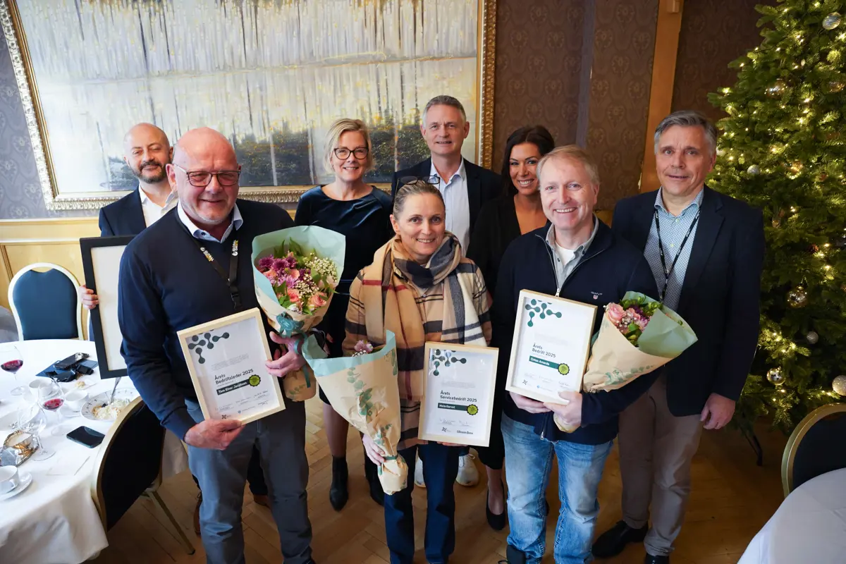Årets bedrift - Cirkus Arnardo,  Årets bedriftsleder – Tom Einar Jacobsen (representert av Jan Erik Pedersen) og  Årets servicebedrift – Meieritorvet. Foto: Roar Osmundsen.