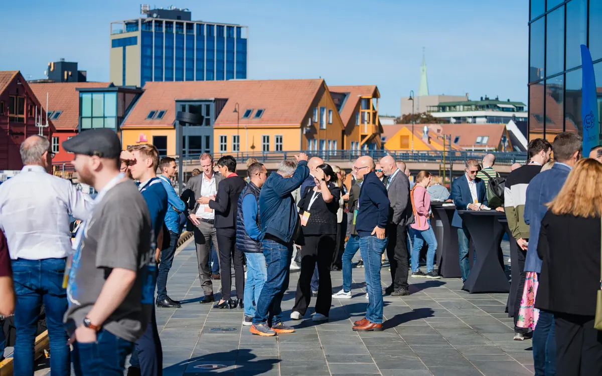 Høsten 2025 er det klart for en av Norges største tech- og næringslivskonferanser i Kristiansand. Her fra en solfylt konferansedag i 2024. (Foto: Techpoint)
