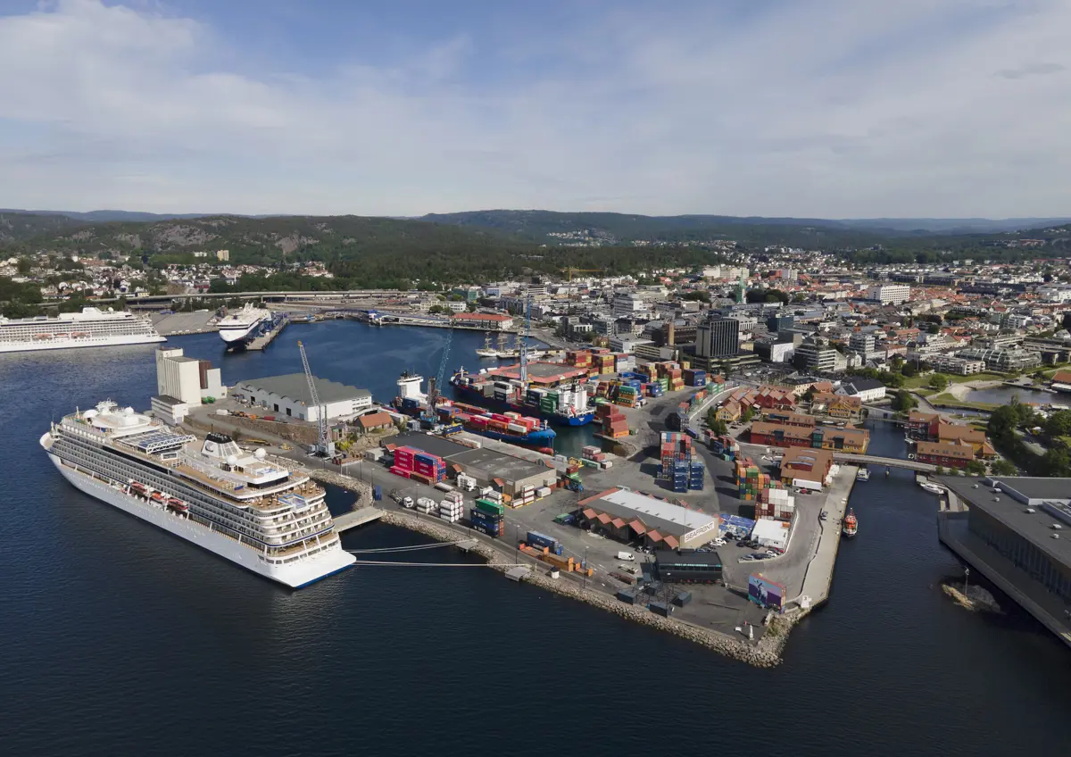 Hvordan skal vi utvikle Lagmannsholmen? Foto: Erling Slyngstad-Hægeland.
