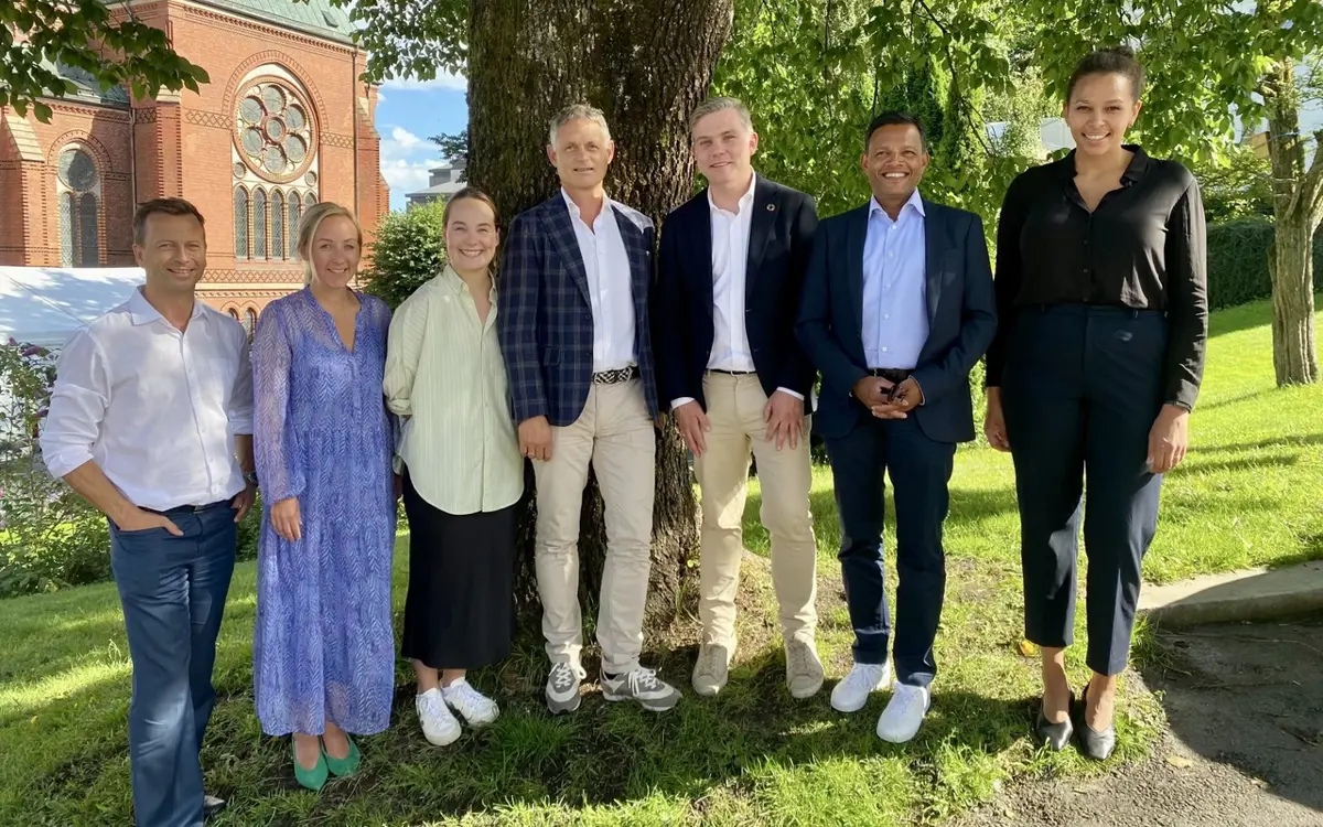 Nyheten ble lansert under Arendalsuka. Fv: Eskild Stenhaug i Sparebankstiftelsen, Ingrid Michalsen, Næringsforeningen, Maria Handal, UNGC, Trond Backer i Næringsforeningen i Kristiansandsregionen, Kim Gabrielli, fra UN Global Compact Norge, Morten Haakstad i Arendal Næringsforening og Grace Anne Solvang fra UNGC.