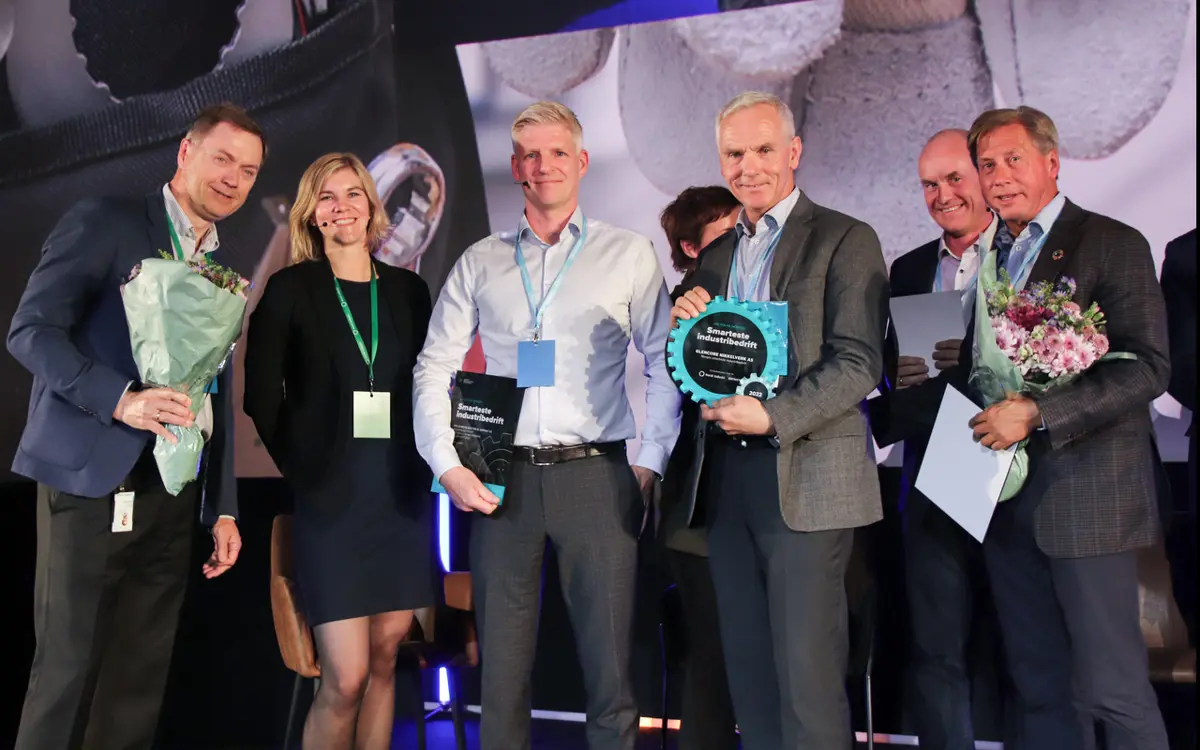 Fra kåringen under Industrikonferansen: F.v. Knut Sunde, Norsk Industri, Elisabeth Sæther, statssekretær, Frank Bråthen, Siemens AS, Nils Gunnar Gjelsten og Kai Johansen fra Glencore Nikkelverk og Nils Klippenberg, Siemens.