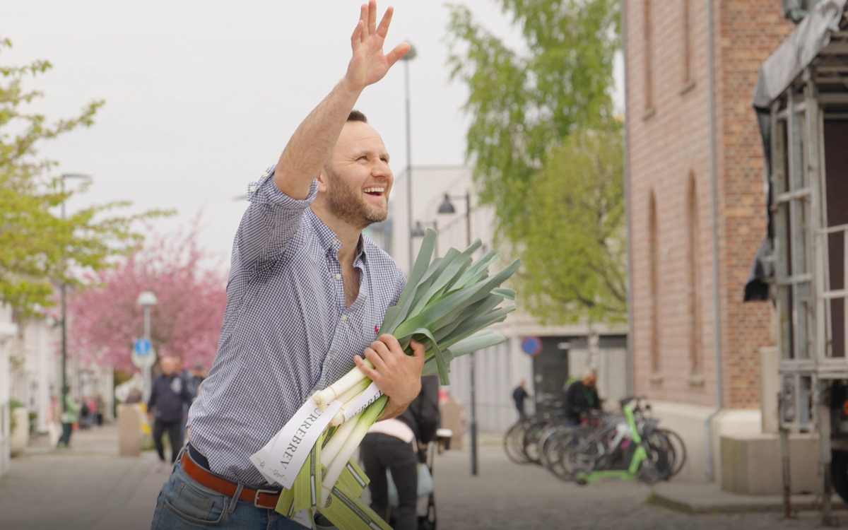 Rolf T. Øygarden i Kvadraturforeningen deler i disse dager villig ut PURREBREV i anledning Spis Grønt Uka som arrangeres 30. mai -5. juni.