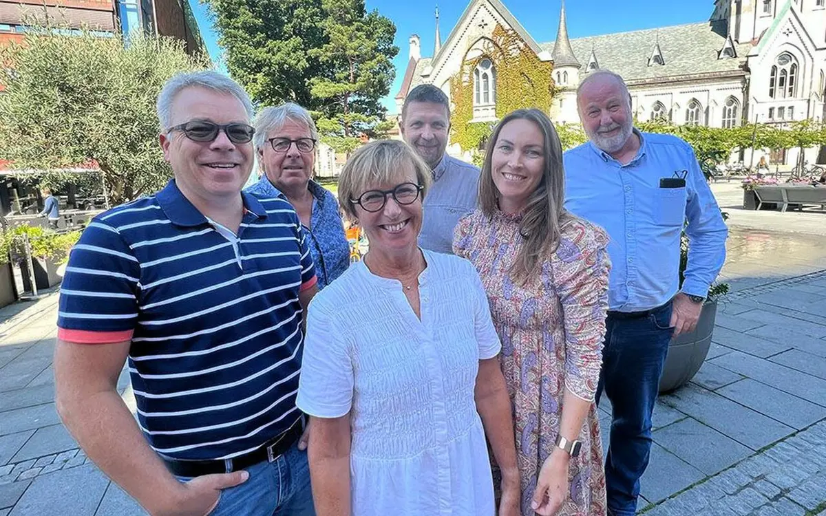 Fra venstre: Geir A. Haugum, næringssjef, Kristiansand kommune, Kjell Rune Olsen, næringssjef Lindesnes kommune, Egil Mølland, næringssjef, Iveland kommune, Merete Holtan, enhetsleder for næring- og byutvikling, Lillesand kommune, Torgeir Haugaa, næringssjef, Vennesla kommune og Tone Marie Nybø Solheim, daglig leder i Region Kristiansand (Arkivfoto fra Region Kristiansand)