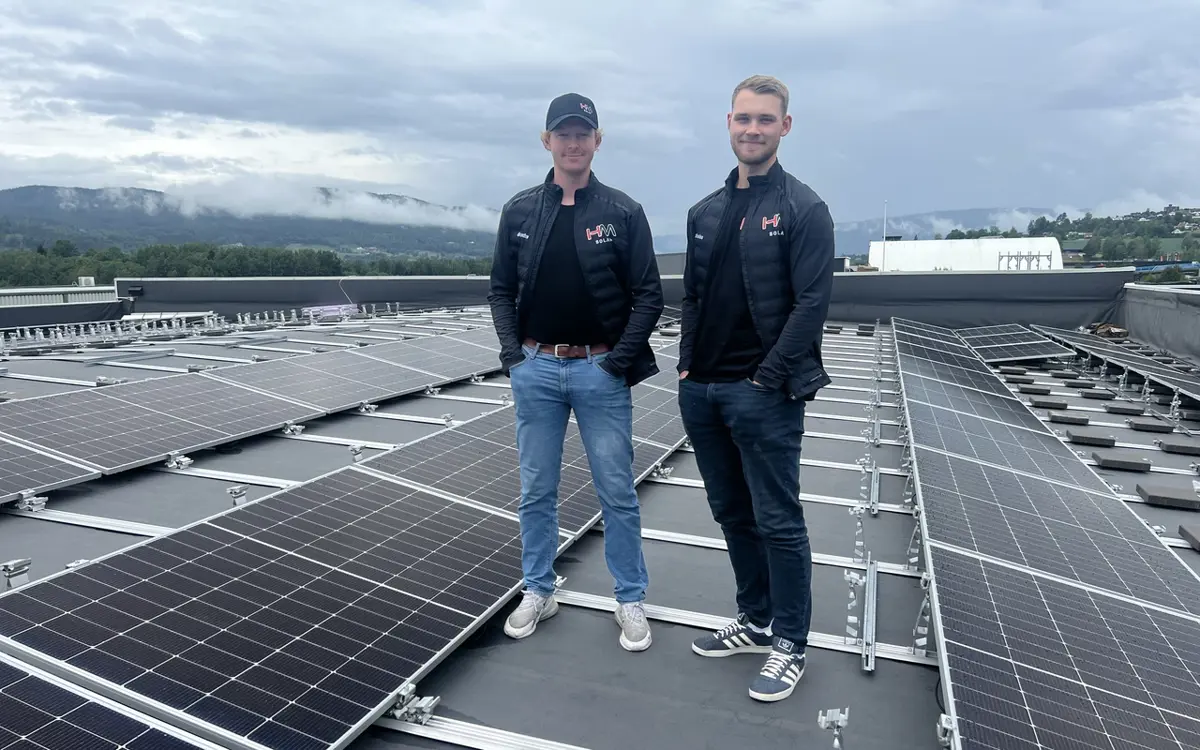 Daglig leder Sondre Lohne(26) og prosjektleder Nicholas Hansen(20) sikter mot å være blant de mest konkurransedyktige tilbyderne av solcelleanlegg i næringsmarkedet.