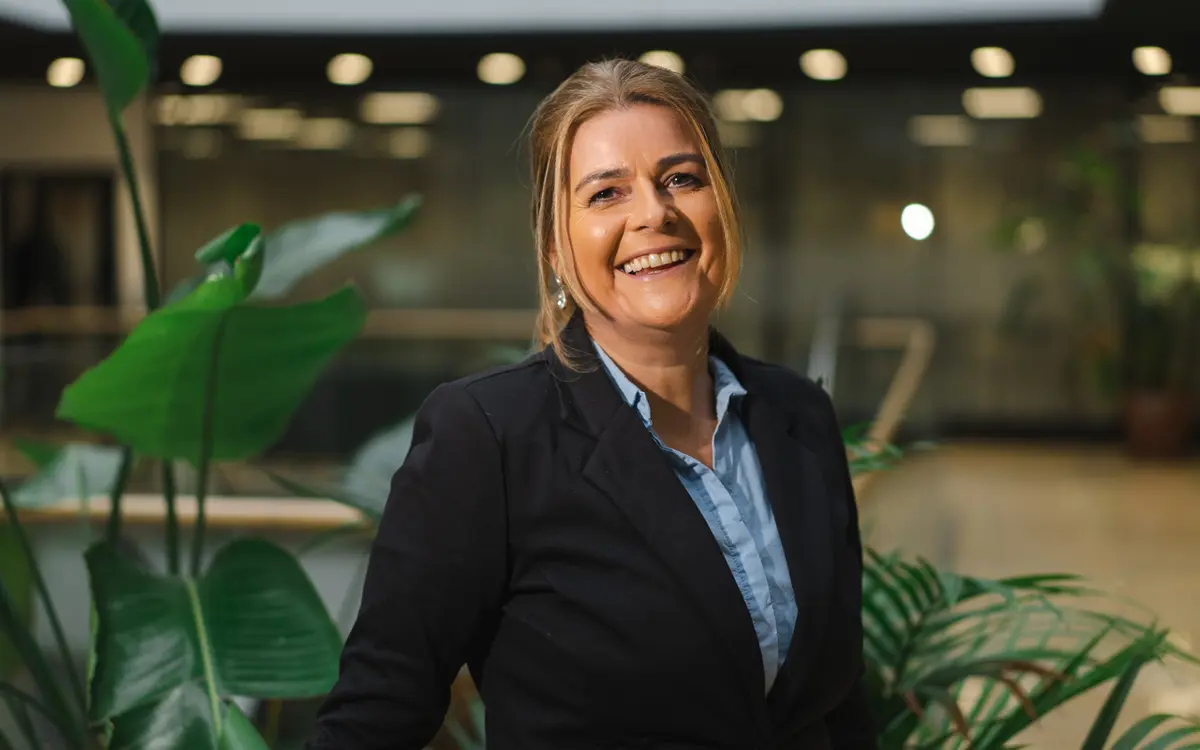 Statsautorisert regnskapsfører Nina Rødøy Tunheim ønsker nye og gamle kunder velkommen i nye kontorlokaler sentralt på Slottet.