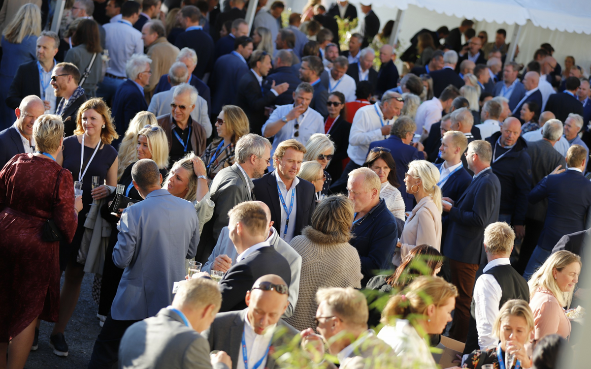 Fjorårets hagefest på Festningen trakk 700 mennesker fra næringslivet i regionen. I år får Næringsforeningen sikret større kapasitet på Myren Gård, og forventer mer enn 800 deltagere den 20. august. 