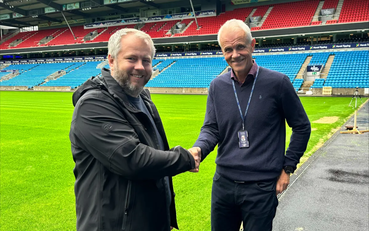Geir Lie hos Grønn Vekst og direktør ved Ullevål Stadion, Eirik Forgaard. Foto: Grønn Vekst