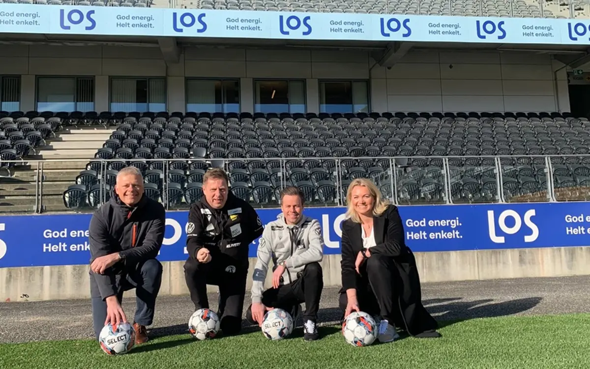 Start-direktør Terje Marcussen og klubbens salgssjef Kristian Westgaard (i midten) sammen med konserndirektør Kunde, Atle Knudsen (t.v.) og administrerende direktør Margit Unander.