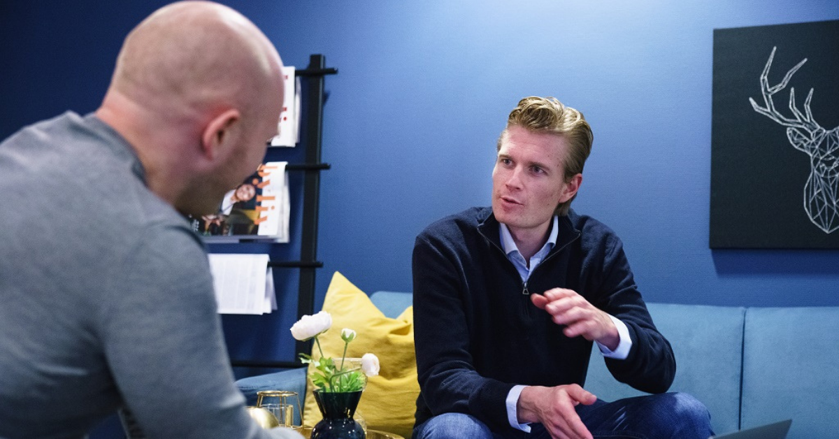 Henning Omli Larsen og Vetle Valsgård er begge økonomiske rådgivere i Sjekkregnskapet.no