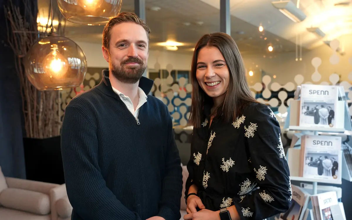 Kommunikasjonsansvarlig Håkon Repstad og innholdsprodusent Lotte van der Male Holtskog i Næringsforeningen. (Foto: Helena Frustøl)