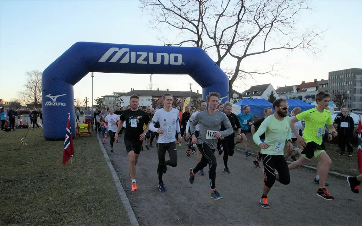 Løp eller gå for livet er blitt tradisjon i Kristiansand, og Terrengkarusellen har gjennom dette arrangementet bidratt med store summer til kreftsaken. Foto: Guri Sæterlid.
