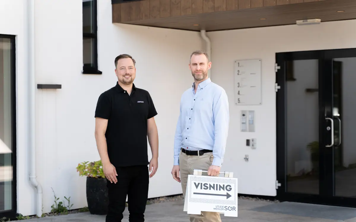 Daglig leder Mikal Fjellvang og regionsleder Axel Korsvik ser frem til å tilby profesjonell utleieforvaltning i gamle Aust-Agder. (Foto: Utleiemegler Sør)
