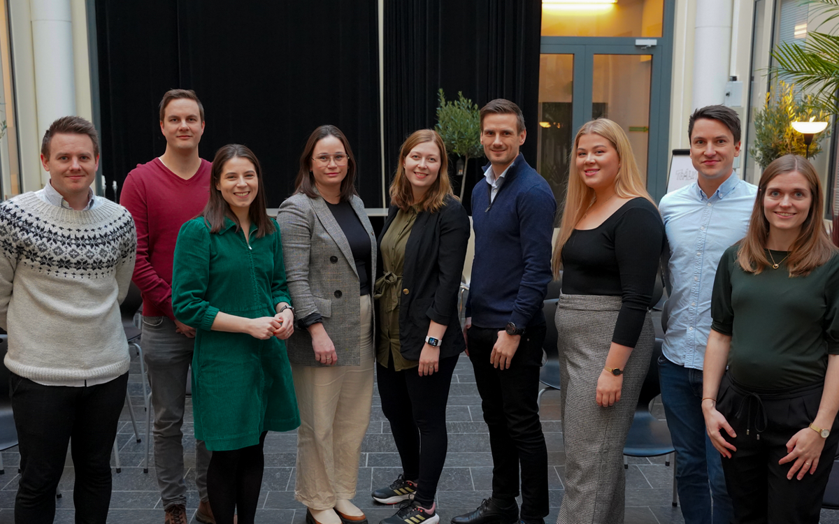 Fv: Benjamin Grønvold, Brage Skånøy, Lotte B van der Male Holtskog, Bella Aabel, Maiken Græsli McNeill, Christian Arntzen, Caroline Hansen, Niclas Kvanvig og Fabia Mix. (Tone Kvåle og Erlend Feøy Falck, ikke avbildet).