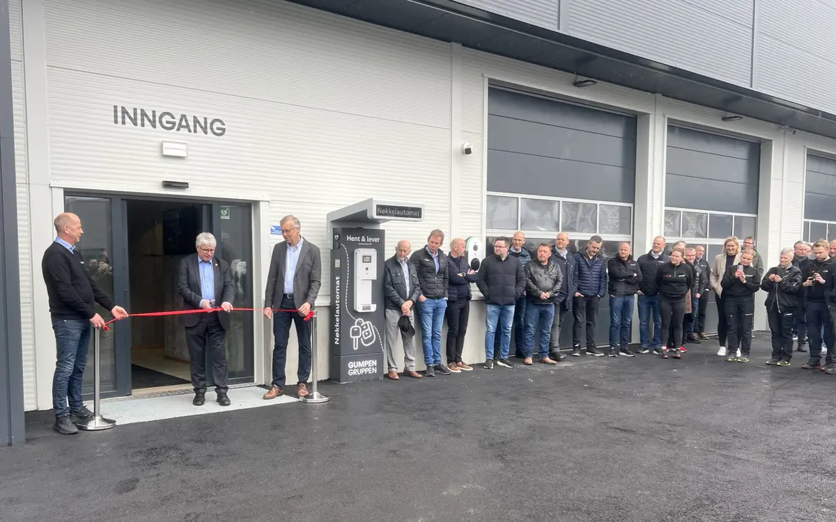Rundt 60 inviterte gjester fikk med seg åpningen av det toppmoderne anlegget til Gumpen Skade og Bilpleie i Skibåsen 42.