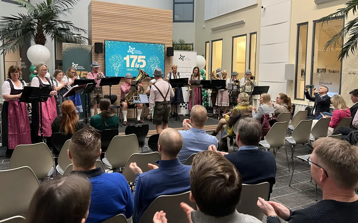 Næringsforeningen feiret 175 år med B2B jubileumsfrokost. Markeringen ble avsluttet med musikk fra Kristiansand Tyrolerorkester, kake og konfetti.