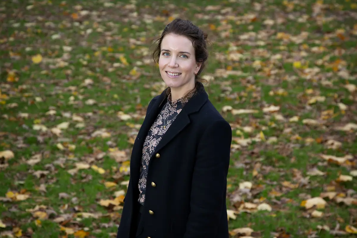 Anette K. Stave Severinsen jobber i avdeling for bærekraftig utvikling i fylkeskommunen. Hun<br />
stortrives i et bredt faglig miljø med felles mål.