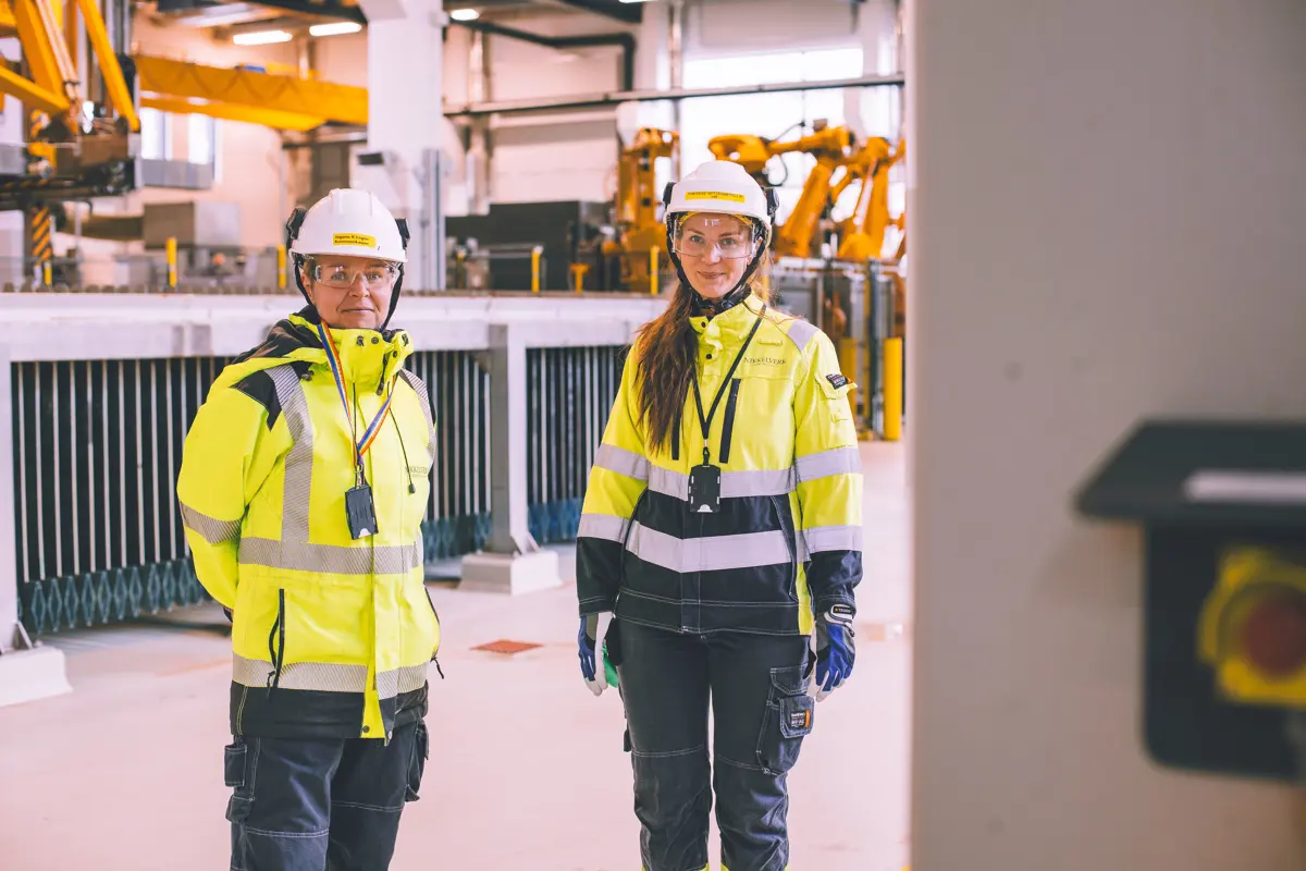 – Vi ønsker folk som er ambisiøse på jobb, og til stede i livet. De som vil rekke både karriere og kveldssol, sier kommunikasjonsleder i Glencore Nikkelverk, Ingunn Engen.